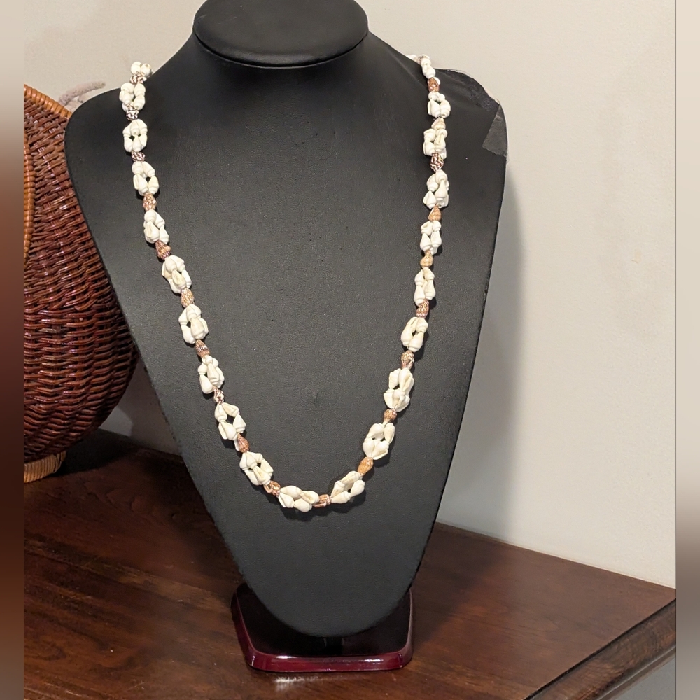 Elegant Cream And Brown  Shell Necklace. 34 Inches. No Clasp. Continuous . EUC.